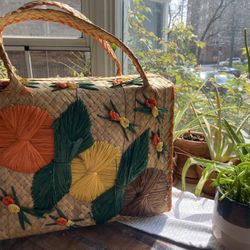 Vintage 1960s/70s rattan straw purse/carrying case.