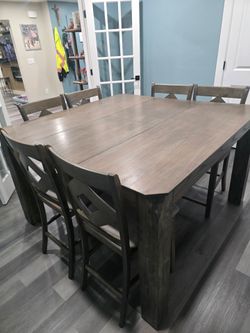 Brand new high top table with 6 chairs