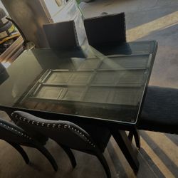 Dinning Table With Glass 