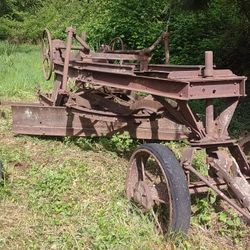 REDUCED PRICE: ANTIQUE ROAD GRADER