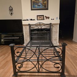 Twin Metal Platform Bed 