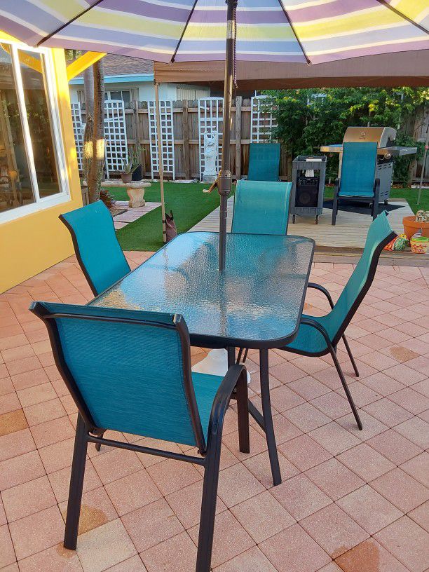 Patio Table & (6) Chair Set