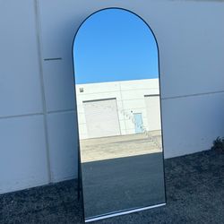 71 x 32 Arch Full Size Mirror -READ