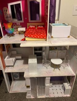 Rainbow High Dollhouse And Furniture 