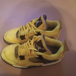 Jordan 4s