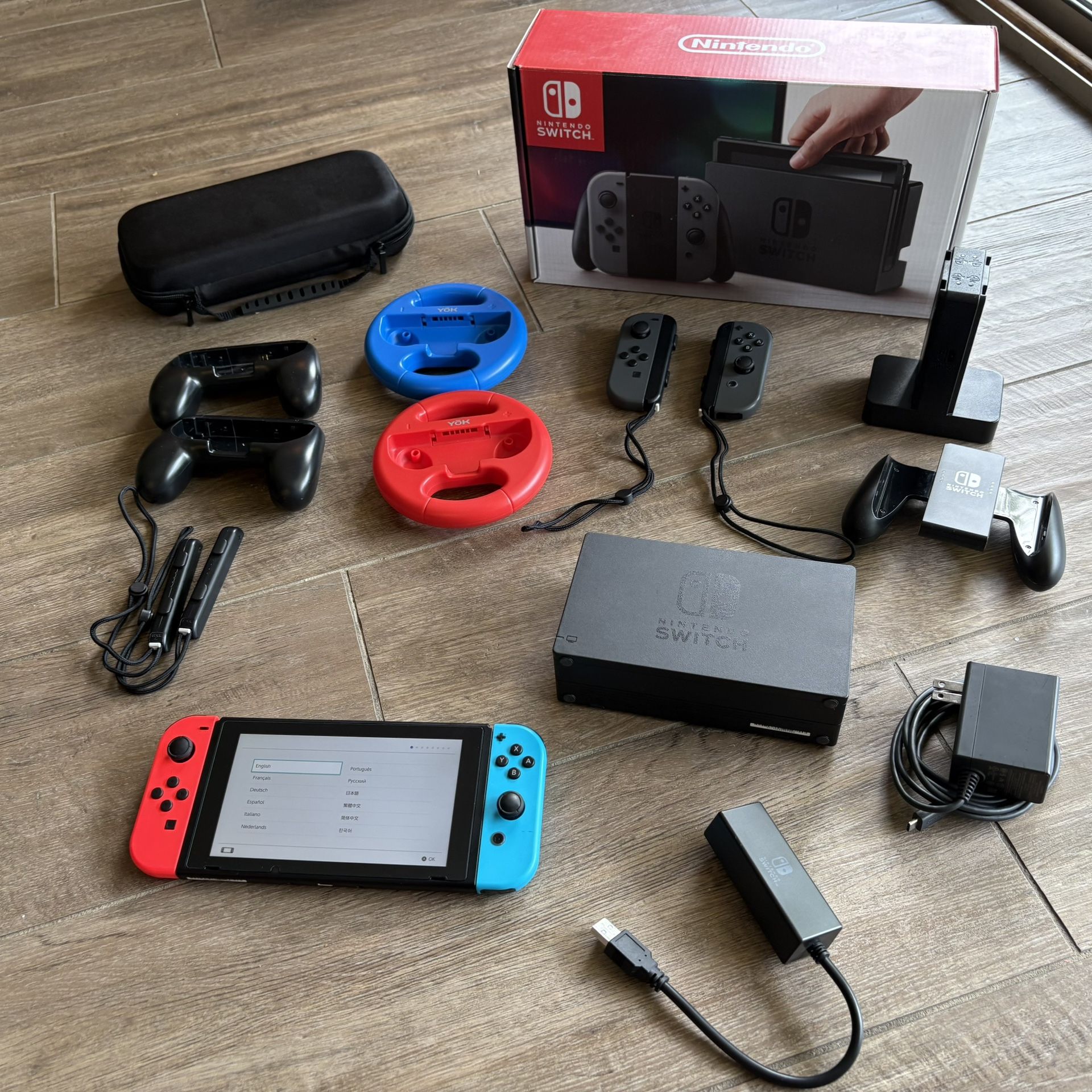 Nintendo Switch - extra Joycons + accessories
