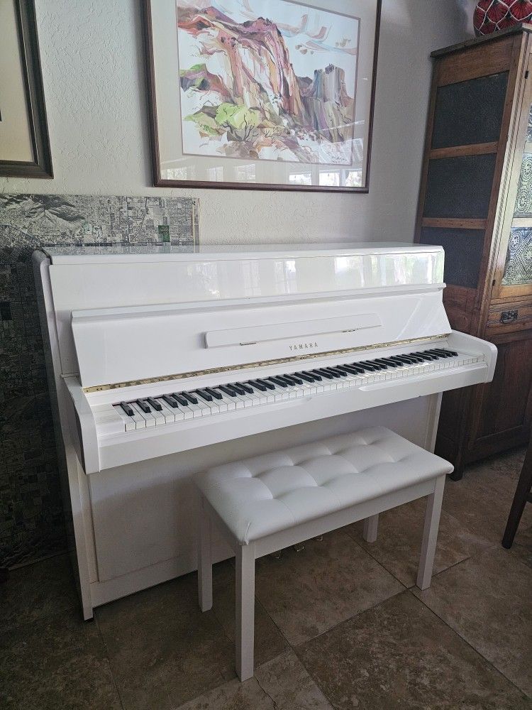 Beautiful Yamaha Upright Piano - PENDING 