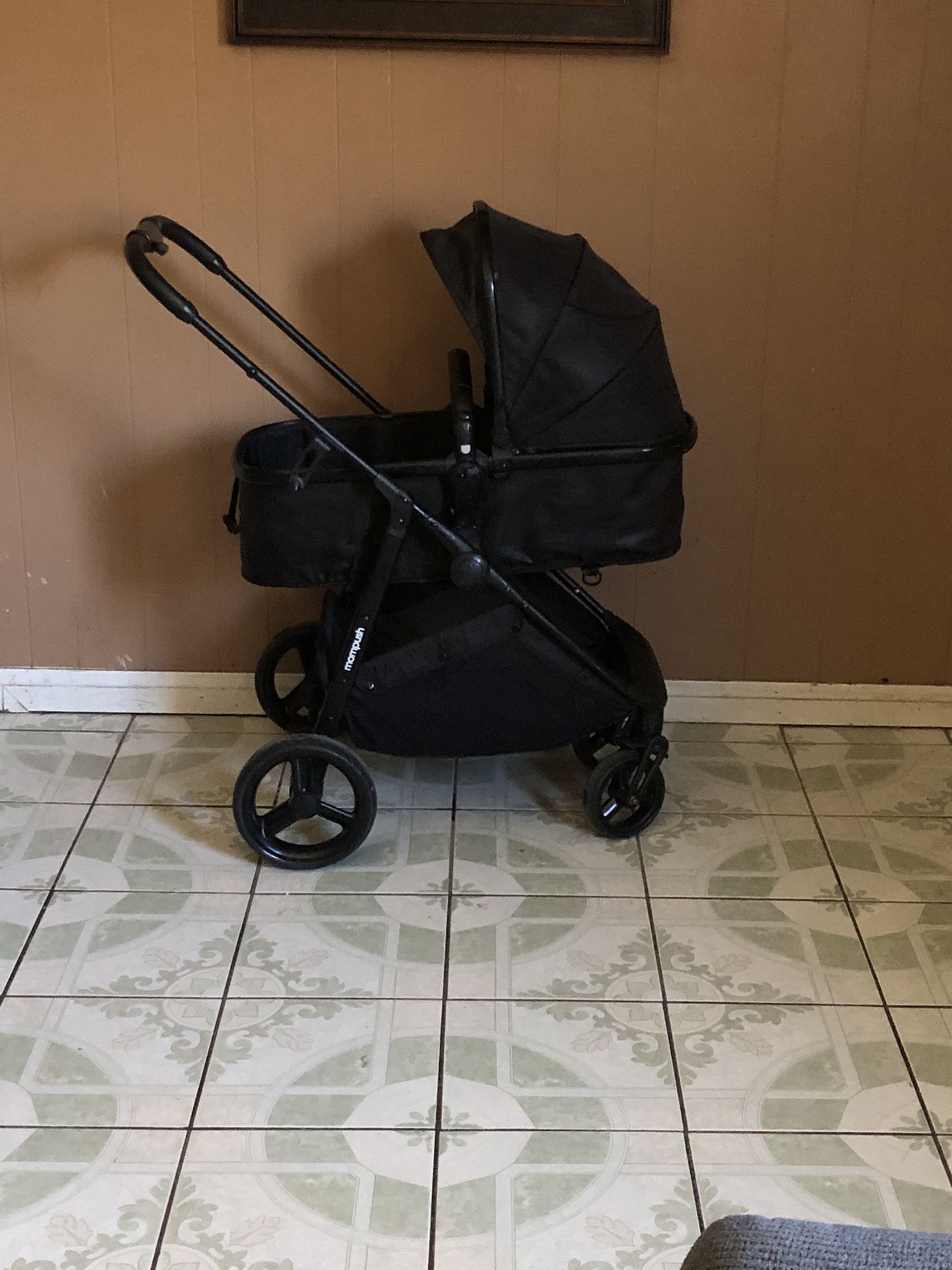 LIKE NEW MOMPUSH STROLLER AND BASSINET 2 IN 1