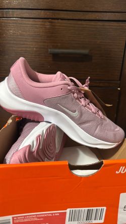 W Nike Legend Essential 3