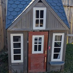 Casita De Madera/ Outdoor Playhouse 