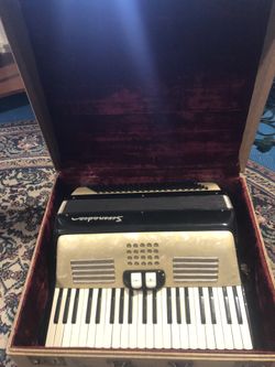 Serenader 160 Bass Accordion 