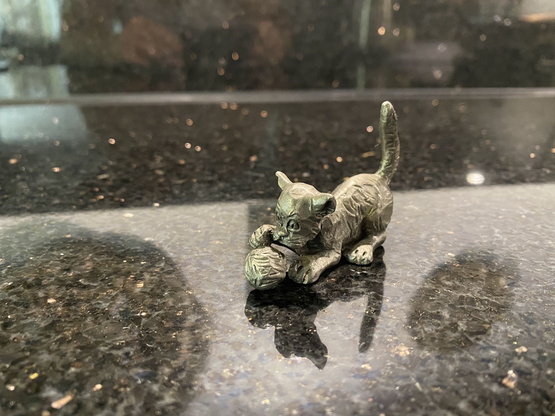 Hudson Pewter Cat with Ball of Yarn Miniature Figurine — Signed & Dated 2014