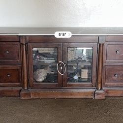 TV Stand/ Entertainment Center