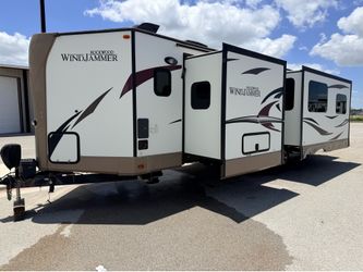 2017 Rockwood Windjammer 35ft