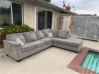 Sectional Couch w/ pull out bed