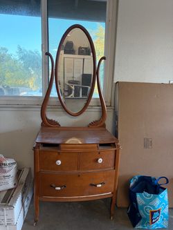 vanity Antique vanity