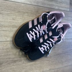 Handball Special Women’s Size 8 - Never Worn