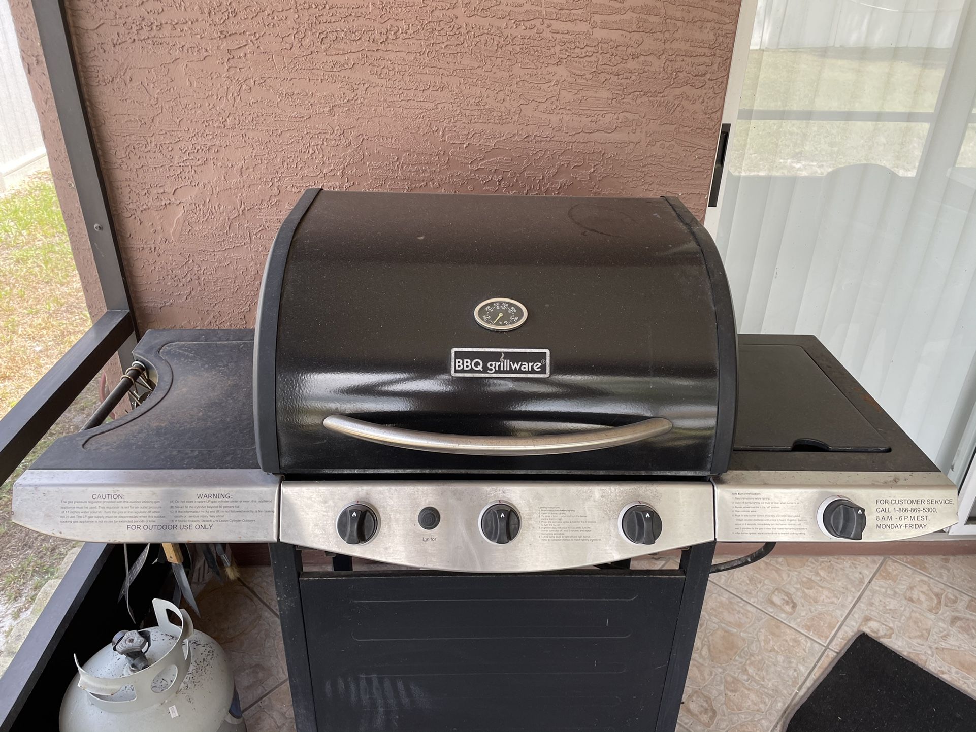 BBQ Grill -  Works Perfect - Must Go Soon