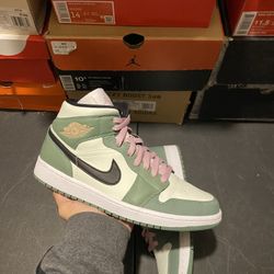 Jordan 1 Mid Dutch Green size 11W 9.5M VNDS