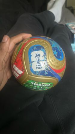 Mini mystery soccer ball gold trionda