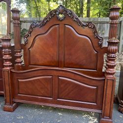Solid Wood Queen  Bedroom Set 