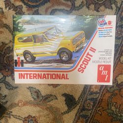 AMT 1/25 1977 International Harvester Scout II Model Kit