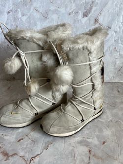 Y2K Nike vintage 2006 Faux Fur Pom Pom Zipper Boots