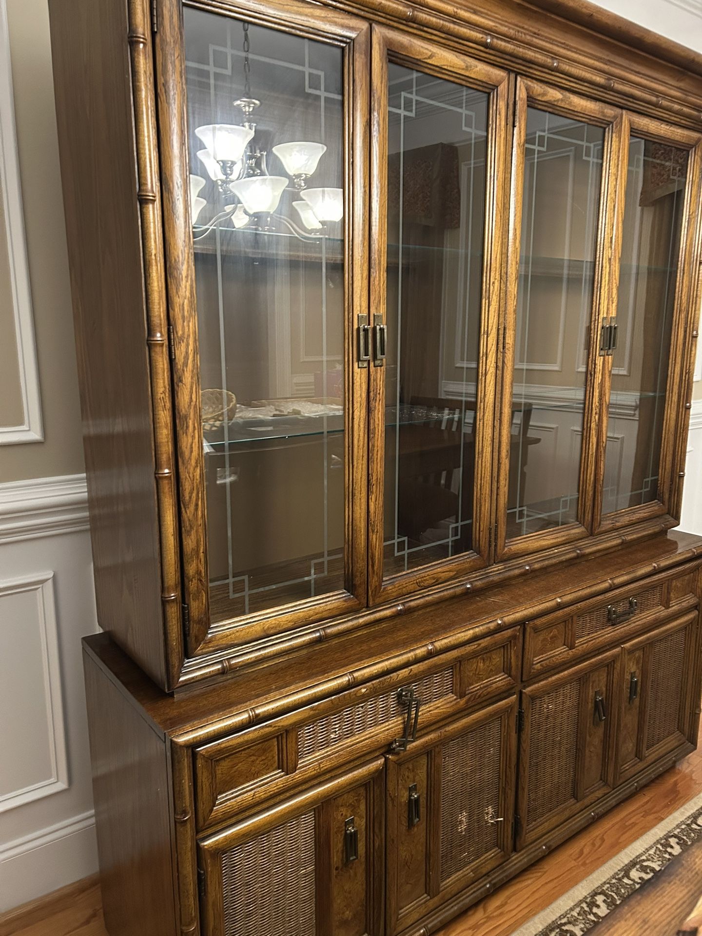 China Cabinet/Hutch