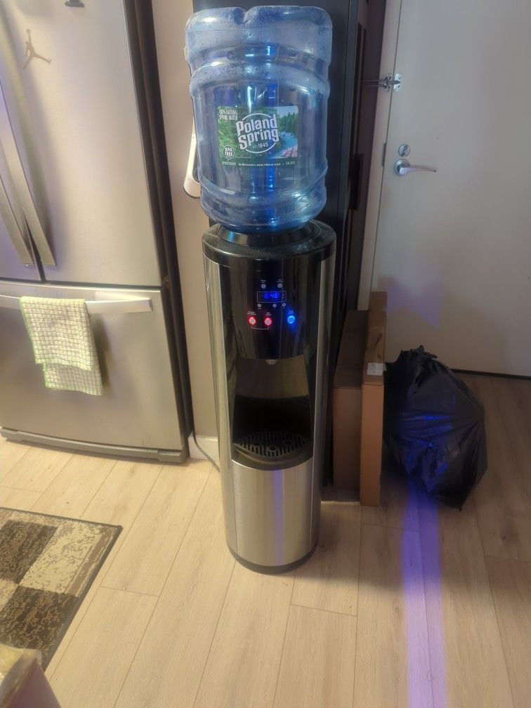 Poland Spring Water Machine