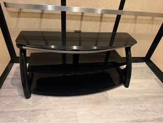 Glass table dimension 50” x 17 x 22 asking for $60 pick up in Elizabeth New Jersey