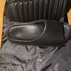 YEEZY SLIDES