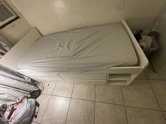 Slakt  Twin Bed with storage