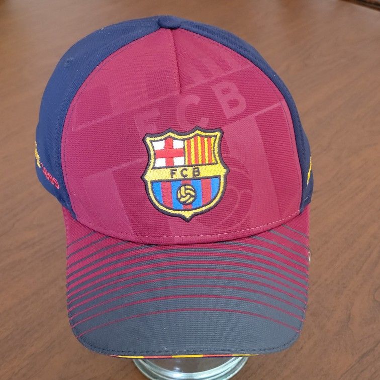 FC Barcelona Hat Cap Football Soccer FCB Red Maroon / Navy Blue, new, no
tags.
One size fits most, adjustable, 100% polyester.