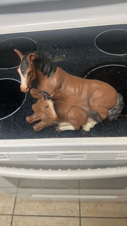 Vintage Universal Statuary Corp Horse Statue Mare with Colt