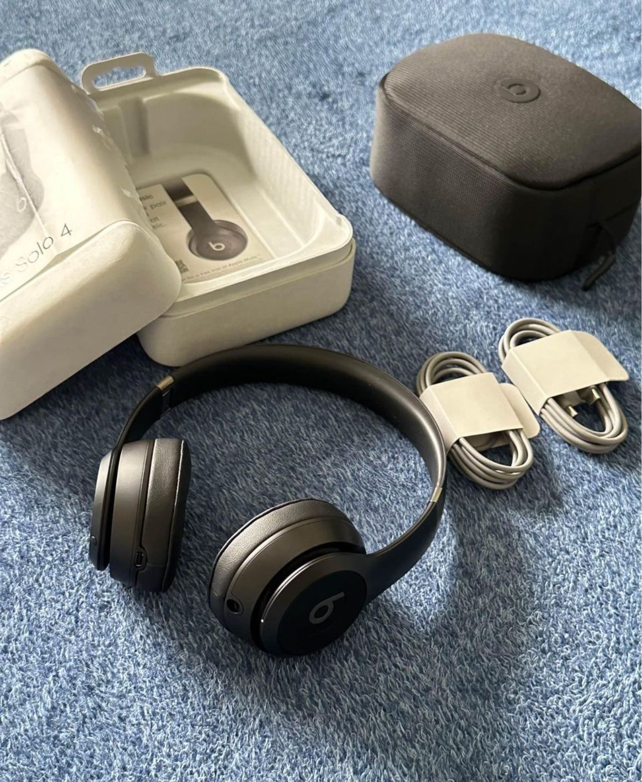 Beats Solo 4 Matte Black