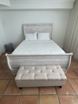 Cama queen con cabecero bicolor Willowton