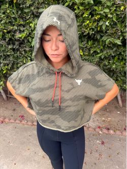 Under Armour Project Rock Short Sleeve Hoodie Size S