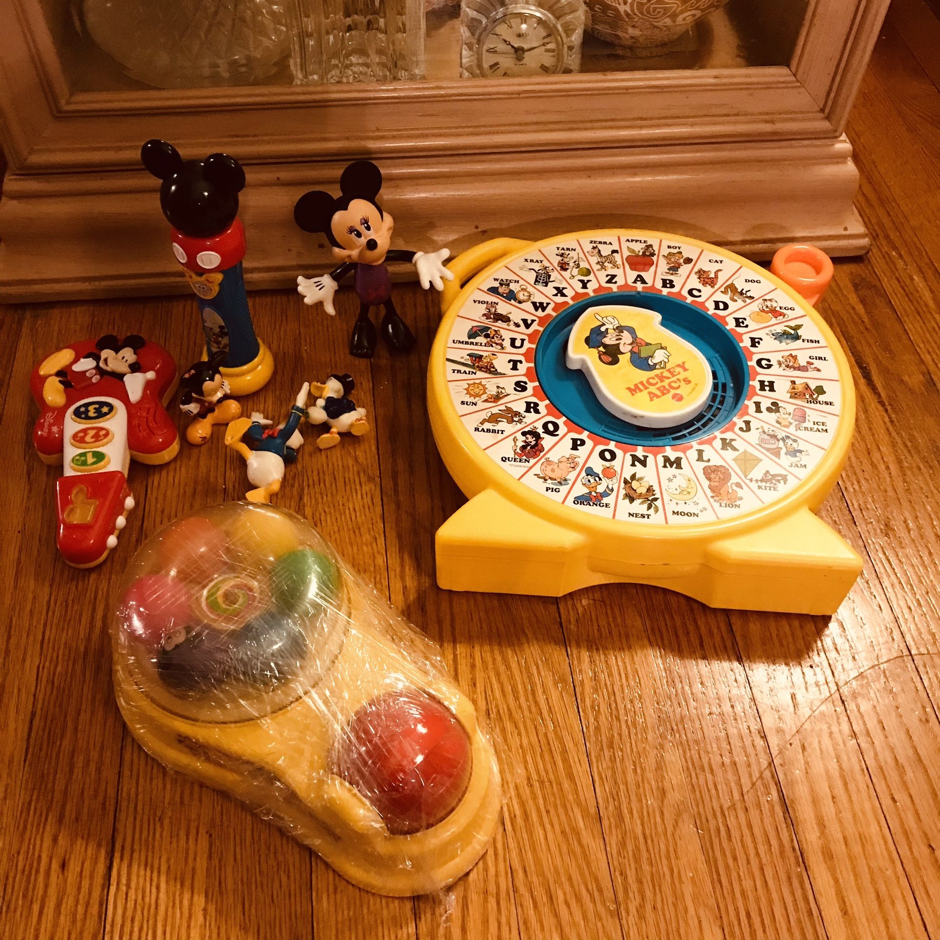Disney Mickey Mouse ABC See n’ Say, Microphone, Guitar, Color Spin And A Few Figures (AAA And Button Batteries