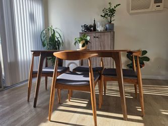 Mid-Century Modern Dining Table and 4 Chairs
