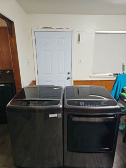 BLACK STAINLESS STEEL LG WASHER AND DRYER SET BOTH ELECTRIC XL CAPACITY 5.0 CU CLEAN AND DESINFECTED DELIVERY AVAILABLE FOR EXTRA FEE