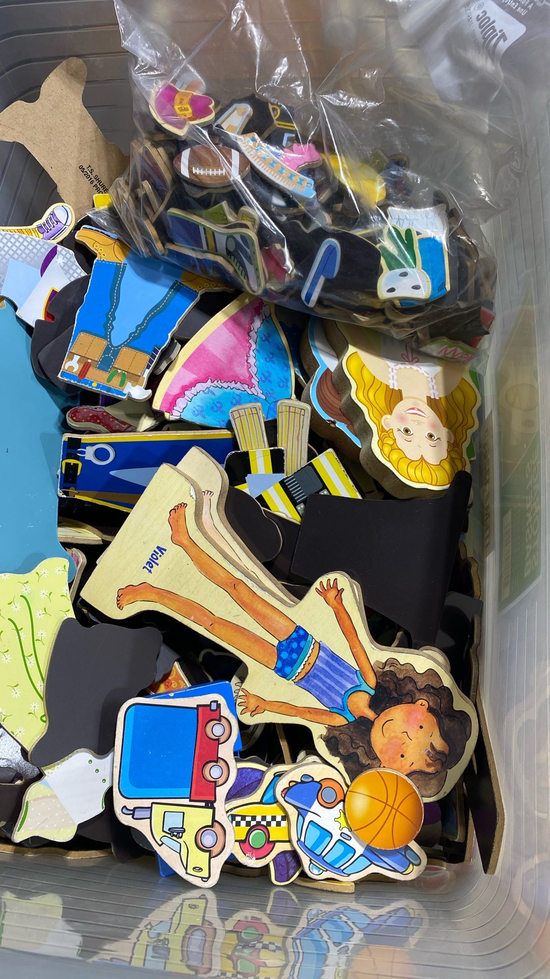 Re Useable Magnet Dolls With Clothes