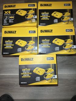 DEWALT 20V MAX XR 8Ah Battery and Fast Charger Starter Kit DCB2108-2C
