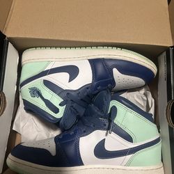 Jordan 1 blue mint. Size 4.5