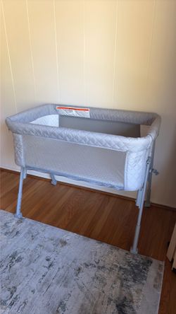 Baby bassinet BARELY USED