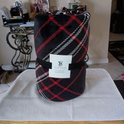 Victoria Secret Cozy Plush Blanket 