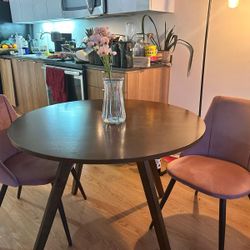 Beautiful Set Of Round Table With 2 Pink Chairs