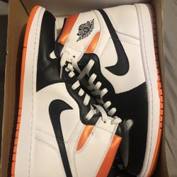AIR JORDAN 1 RETRO HIGH OG ELECTRO ORANGE