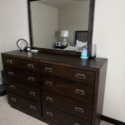 Dresser With Drawer And Mirror