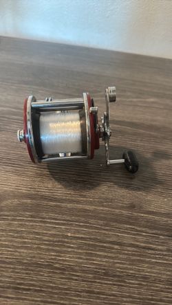 Penn 209 level wing fishing reel full to the rim with 20 lbs mono