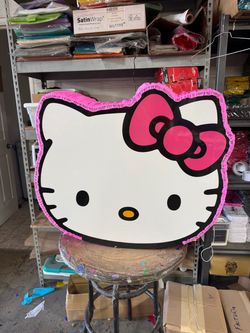 Hello kitty figure piñata